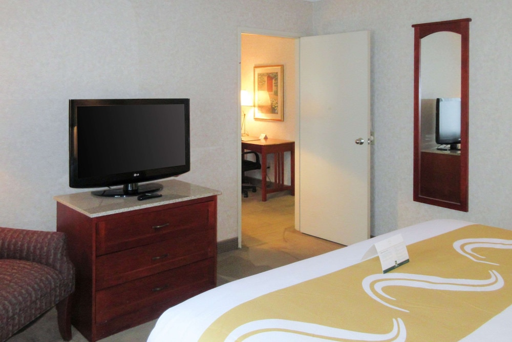 Quality Inn & Suites Albuquerque Midtown University Area - photo 15