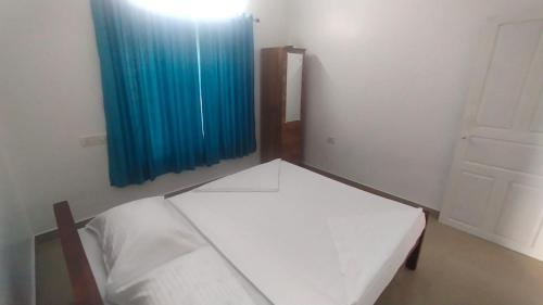 Azza Home