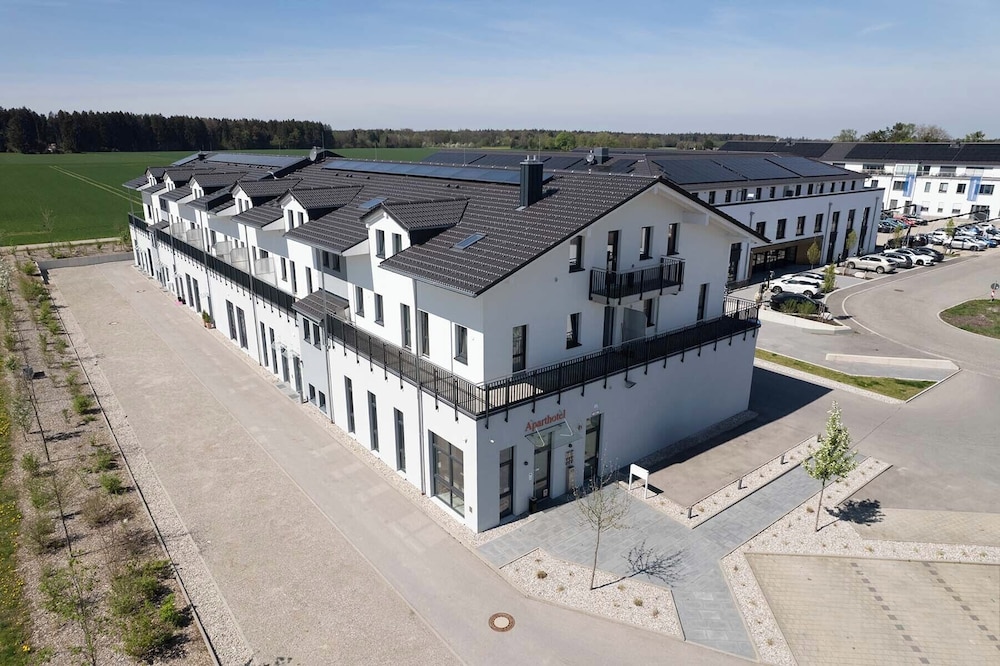 Aparthotel Oberfeld West — Strasslach Dingharting