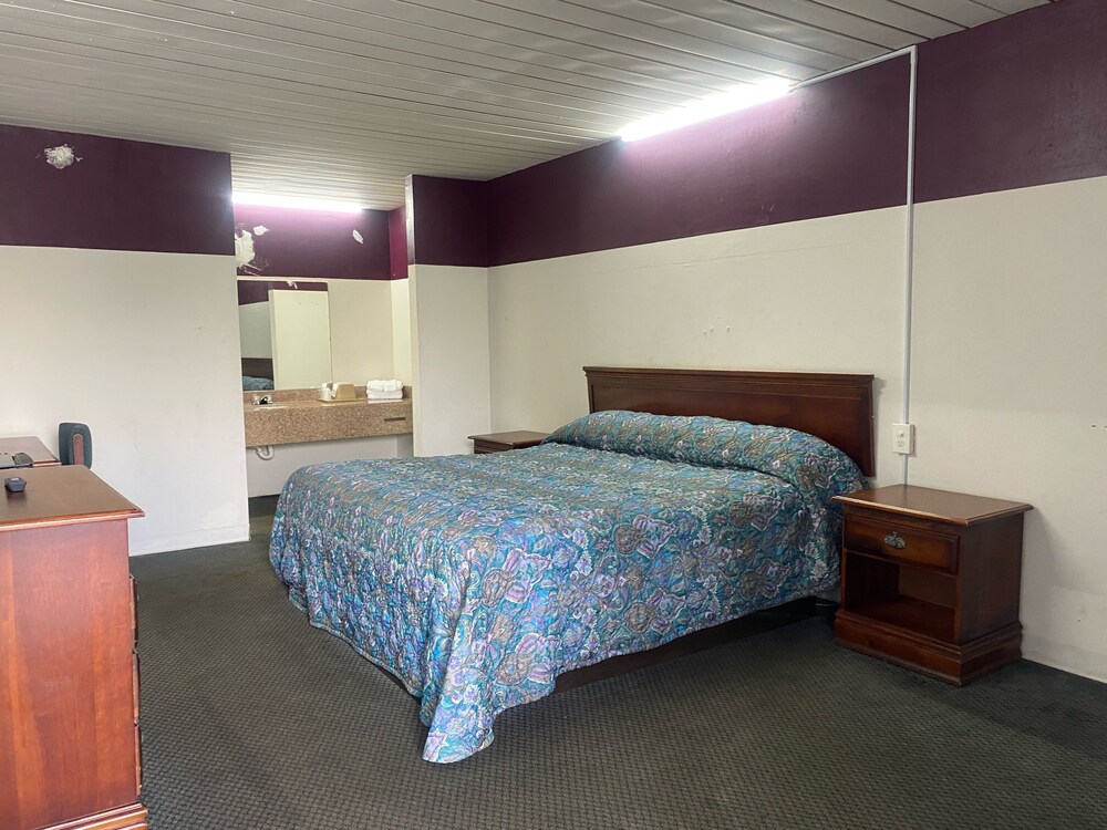 Discovery Inn Macon - photo 16