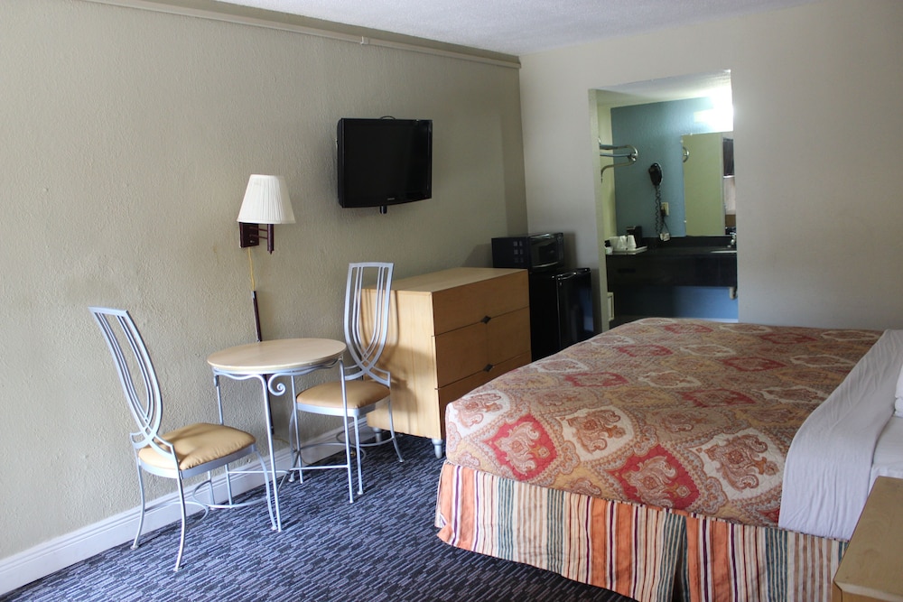 Tampa Inn Near Busch Gardens - photo 20