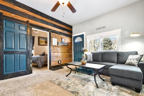 ᨒstylish Basecamp Fire Pit 2 Blocks To Downtownᨒ