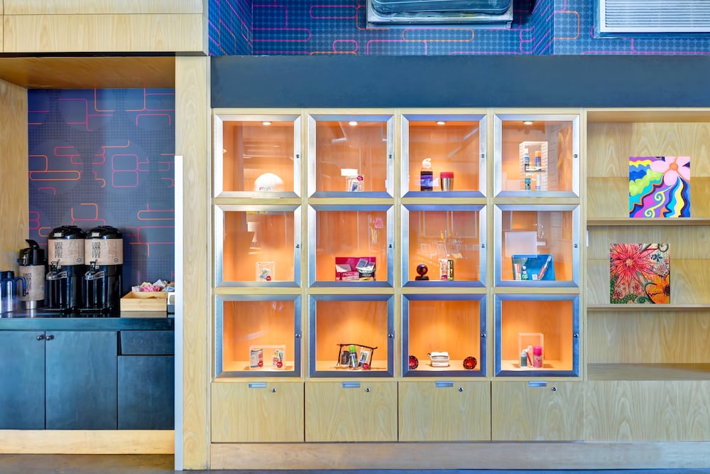 Aloft Phoenix Airport - photo 3