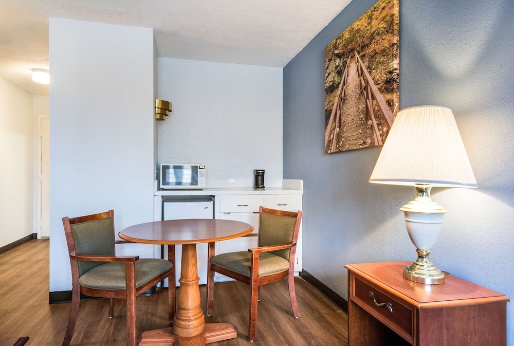 Quality Inn On The Lake Clarksville Boydton - photo 50