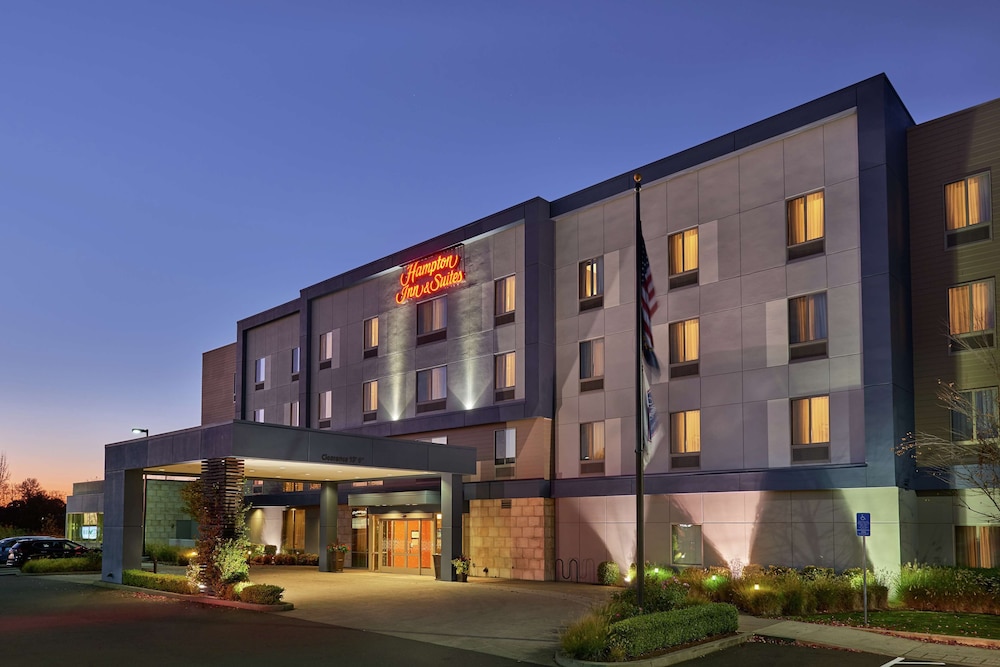 Hampton Inn & Suites Salem OR - featured photo