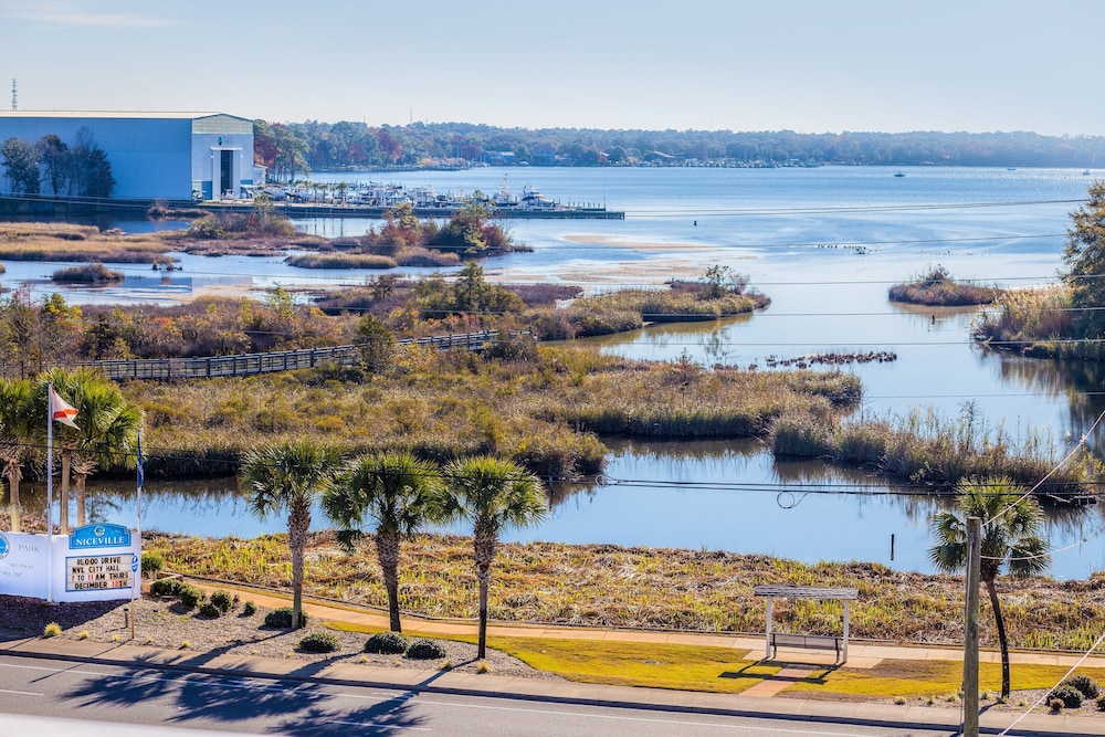 Holiday Inn Express & Suites Niceville Eglin Area by IHG - photo 28