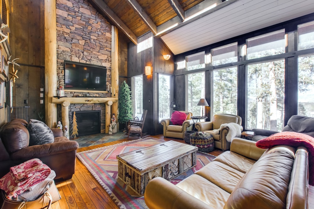 Angel Fire Cabin with Game Room about 4 Mi to Ski Resort — hotel in Angel Fire