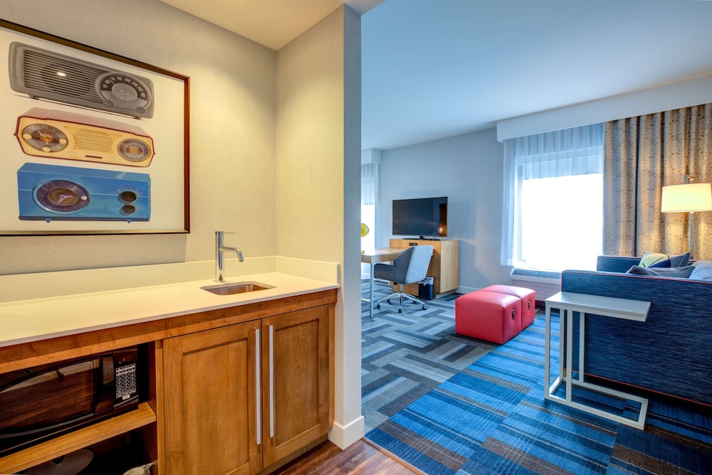 Hampton Inn & Suites Boston Waltham - photo 14