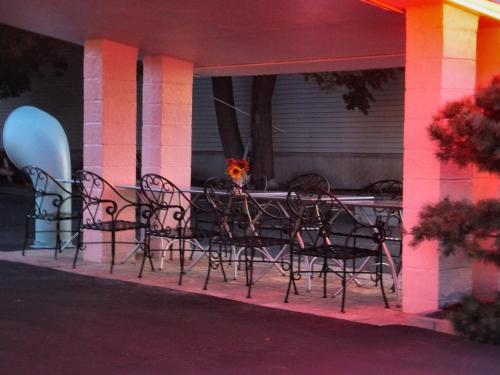 Windsor Motel - photo 11