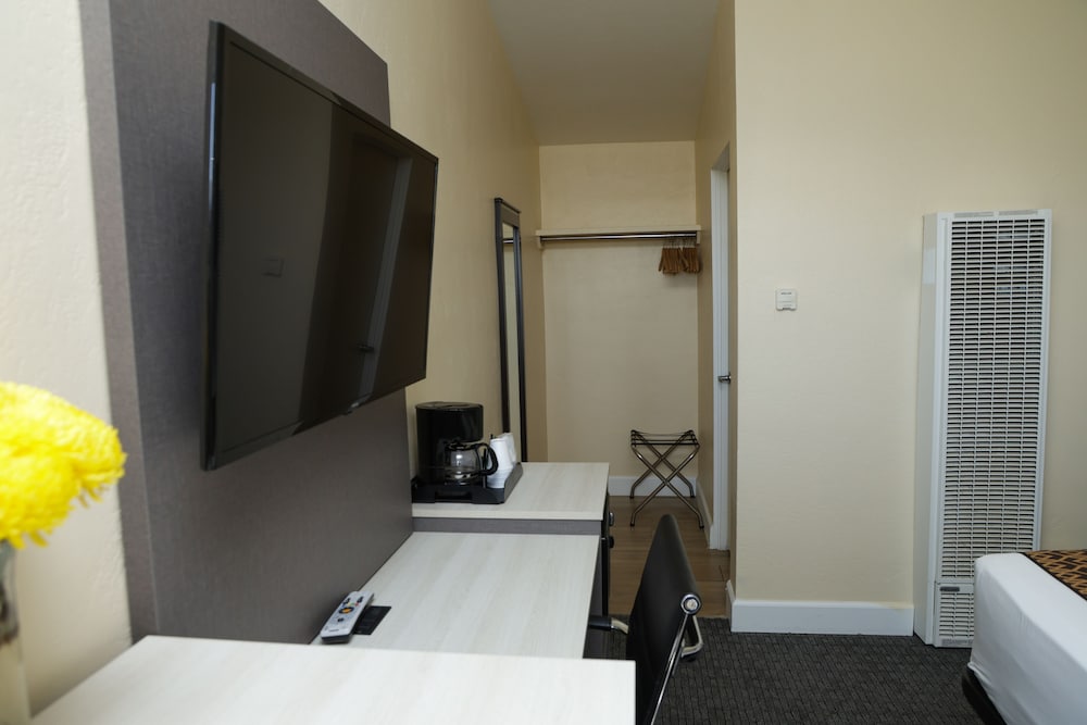 Silver Surf Motel - photo 42