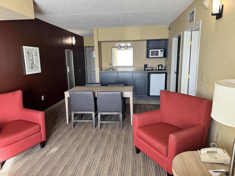 Comfort Inn & Suites St. Paul Northeast - photo 29