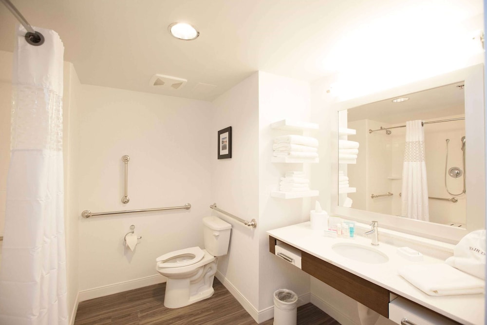 Hampton Inn Emerson LakePoint - photo 14