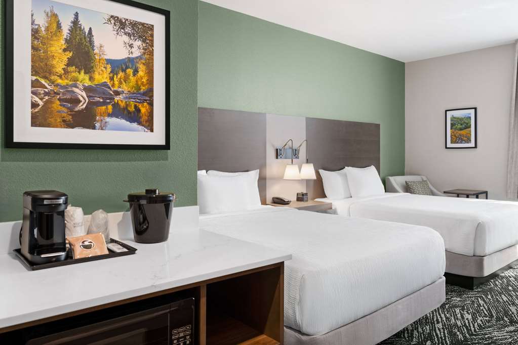 La Quinta Inn and Suites by Wyndham Lincoln - photo 19