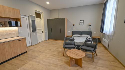 Big studio apt.on Liberty Square