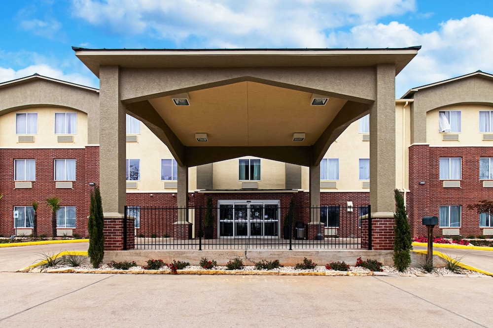 Comfort Inn and Suites Fredericksburg - photo 27