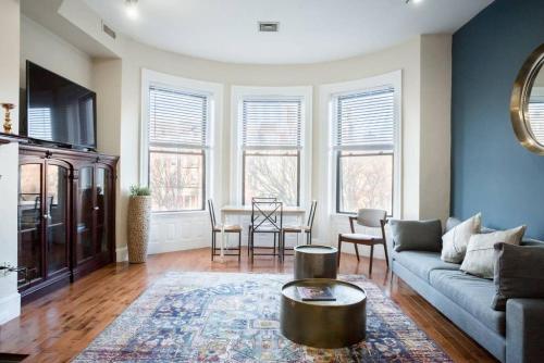 Classic furnished 1BR in Fenway in Brownstone Bldg — 4-Star Luxury Hotel in Boston, United States