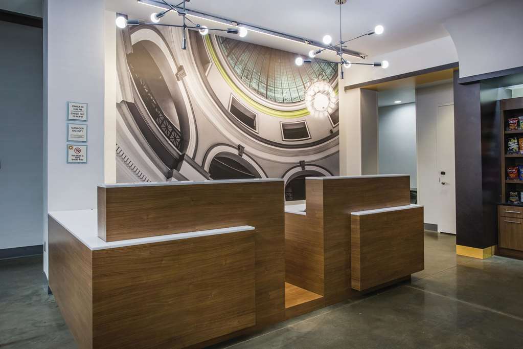 La Quinta Inn & Suites by Wyndham Winchester - photo 4