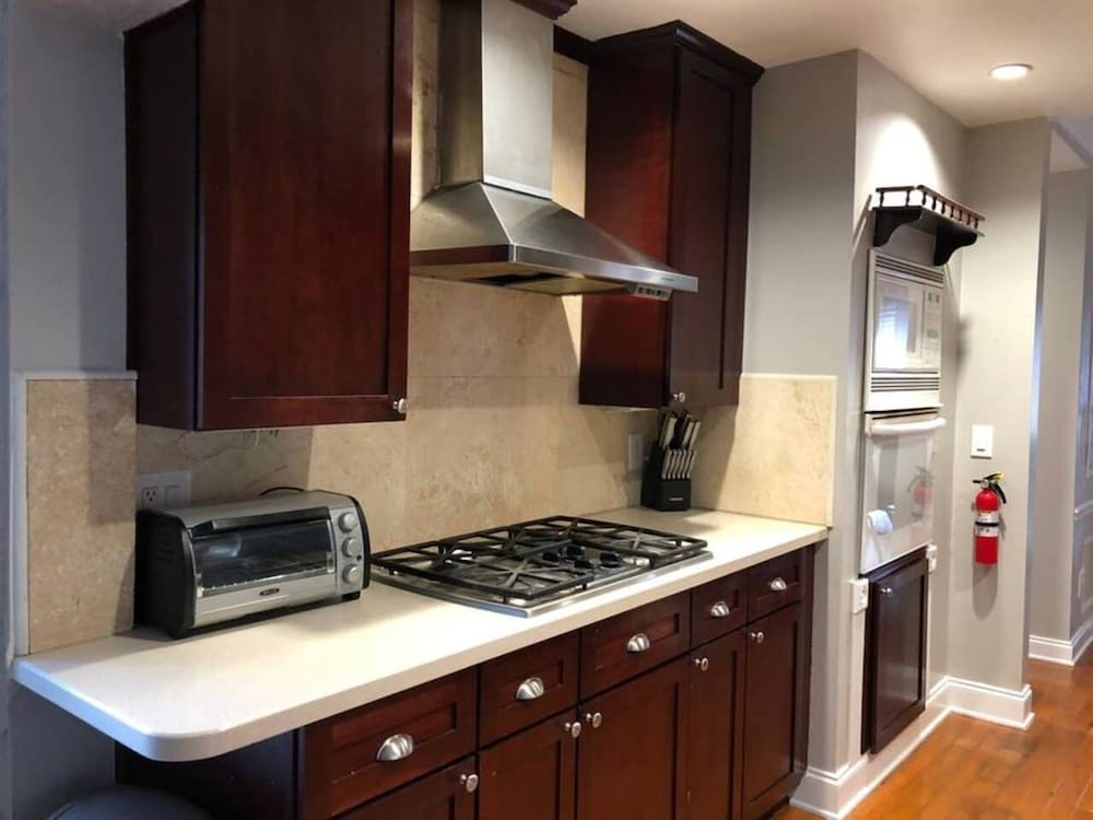 6149 Sandcrest Next TO Universal. 8 Beds. Pool. Very Clean - photo 16