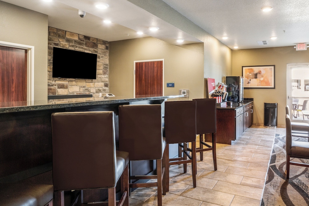 Cobblestone Hotel & Suites Newport - photo 50
