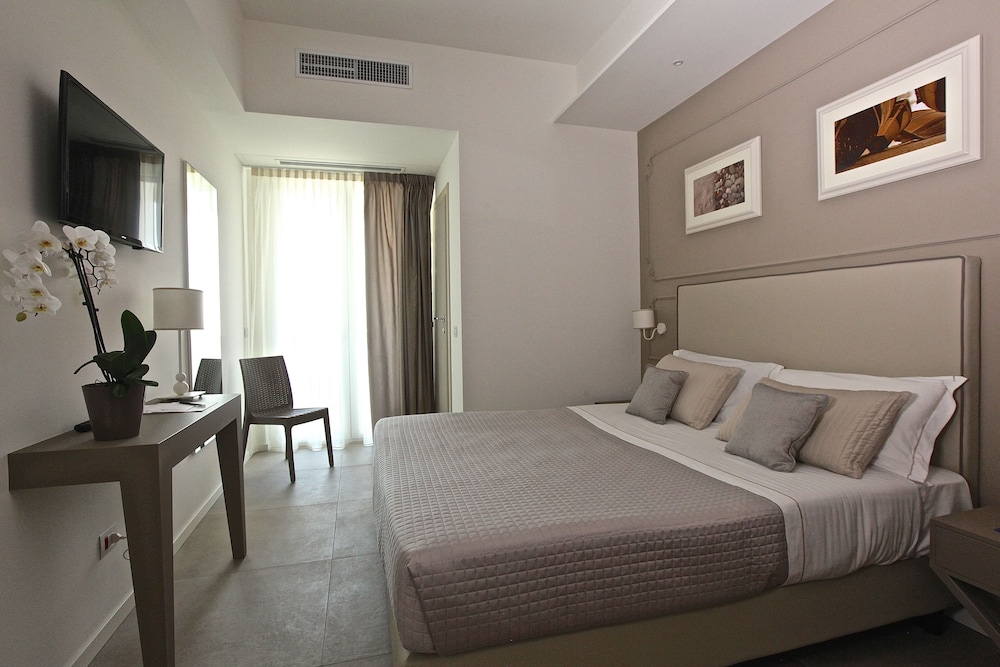 Hotel Ambassador - carbon neutral hotel in Grottammare