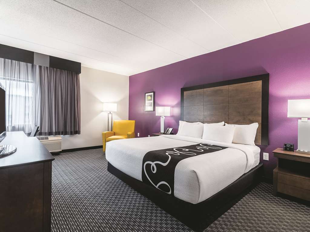 La Quinta Inn & Suites by Wyndham Salem NH - photo 25