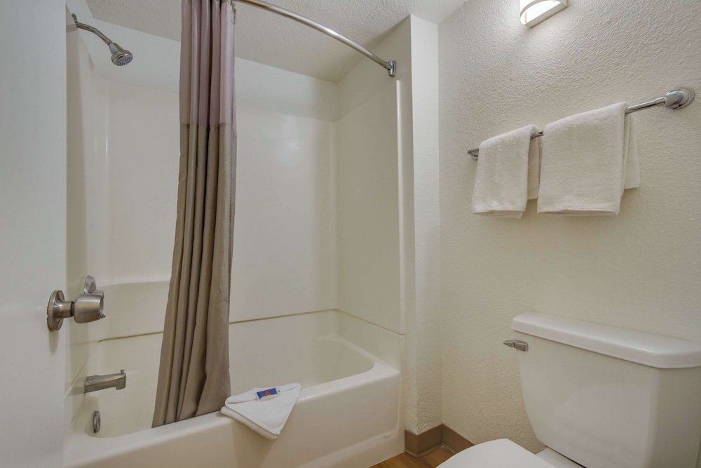 Motel 6 Tempe AZ Broadway ASU - photo 11