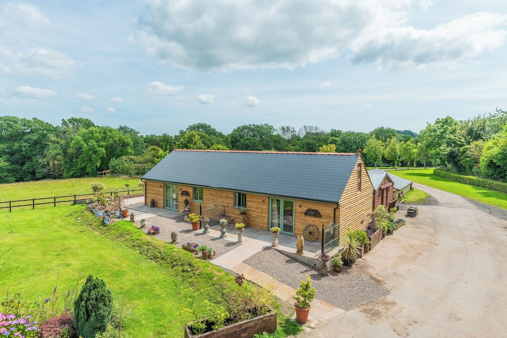 Self Contained Cosy One Bedroom Holiday Barn 20109428 — Cowbridge