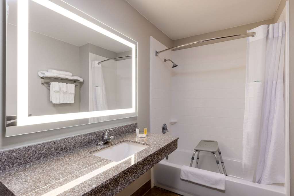Days Inn by Wyndham Mooresville Lake Norman - photo 16