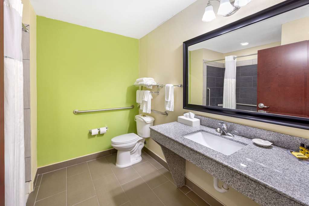 Best Western Plus Pratt - photo 40