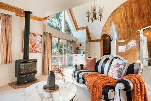 Olinda Enchanted Tower Spa Gas Log Fire And Netflix — Olinda