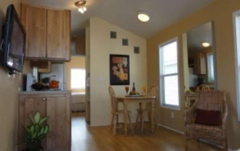 Arden Acres Executive Suites and Cottages - photo 28