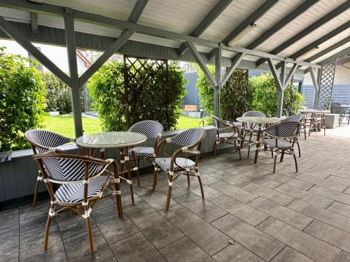 Ramzes 2 - carbon neutral hotel in Unknown City