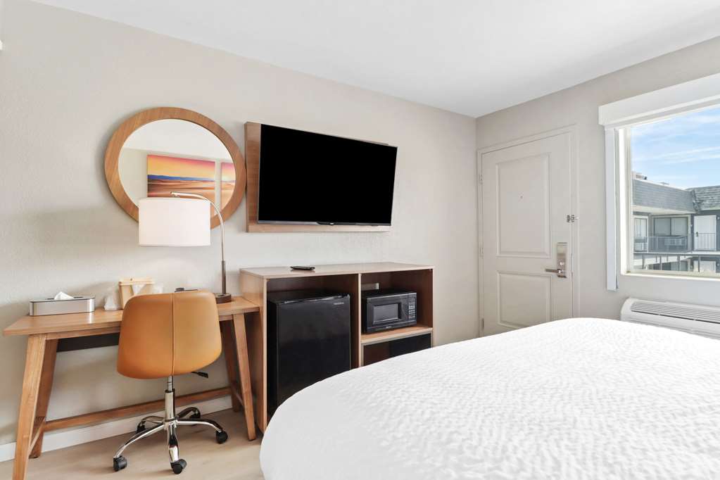 Clarion Pointe Ridgecrest near China Lake Naval Station — hotel in Ridgecrest