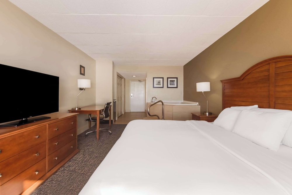 Comfort Inn South Oceanfront - photo 40