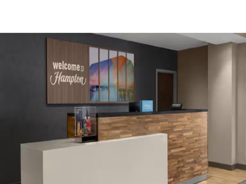 Hampton Inn & Suites By Hilton Long Island Farmingdale - photo 2