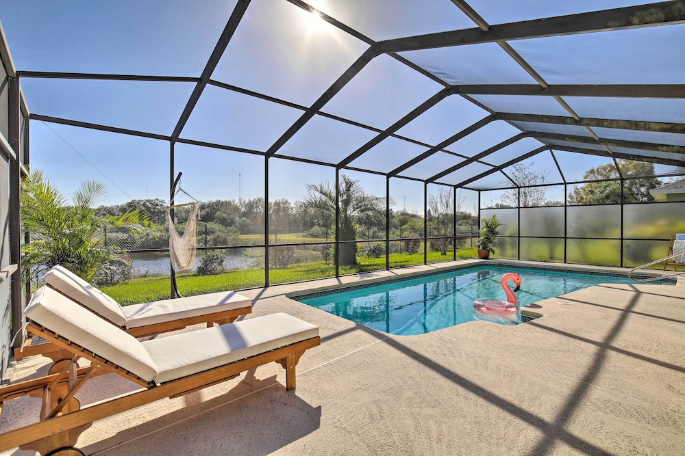 Bright and Sunny Riverview Oasis with Pool and Pond — hotel in Riverview