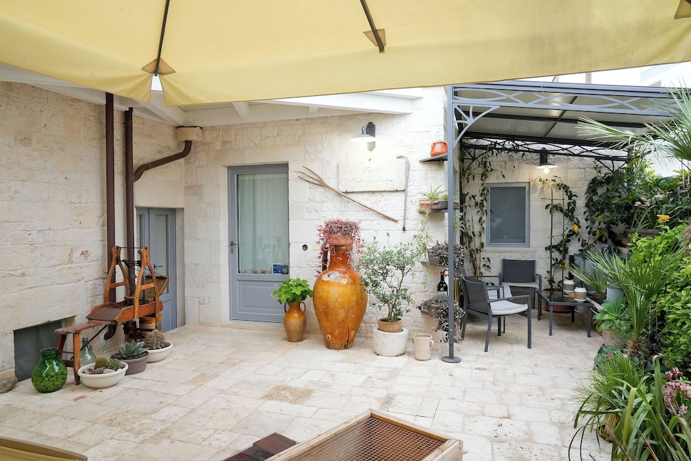 Trulli Occhi di Pietra - carbon neutral hotel in Alberobello