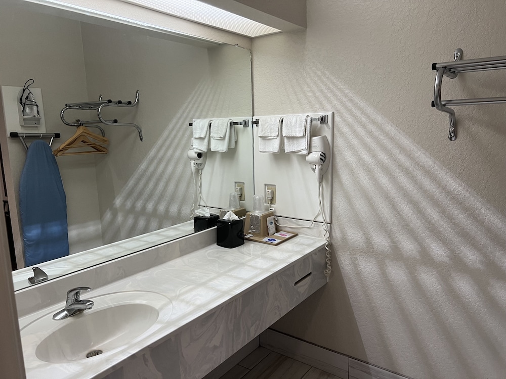 Scott Inn and Suites Houston - photo 9