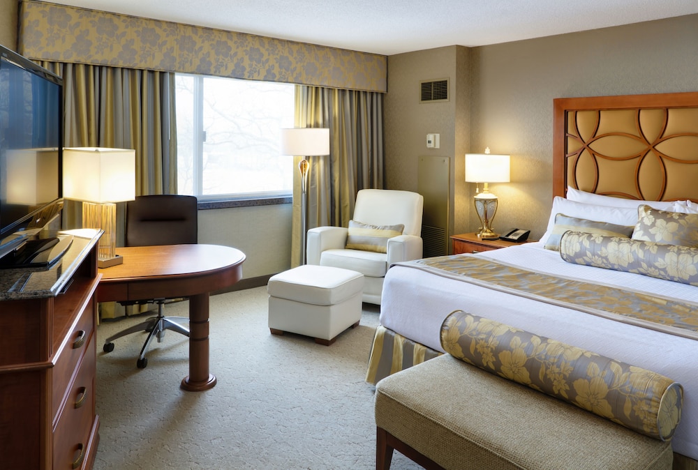 Crowne Plaza Minneapolis West an IHG Hotel - photo 4