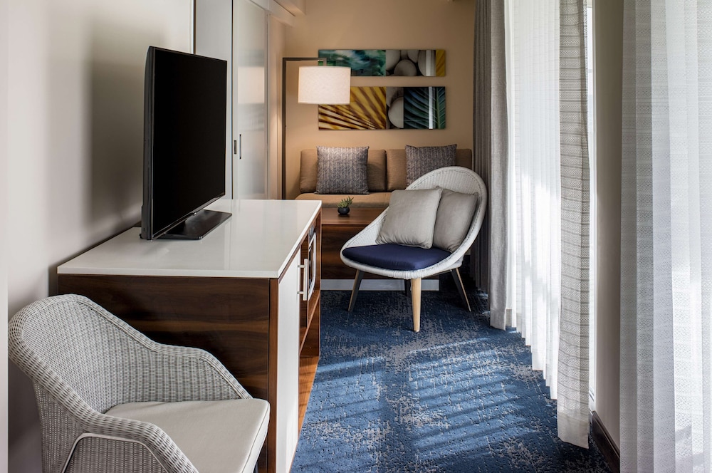Hilton Garden Inn Waikiki Beach - photo 36
