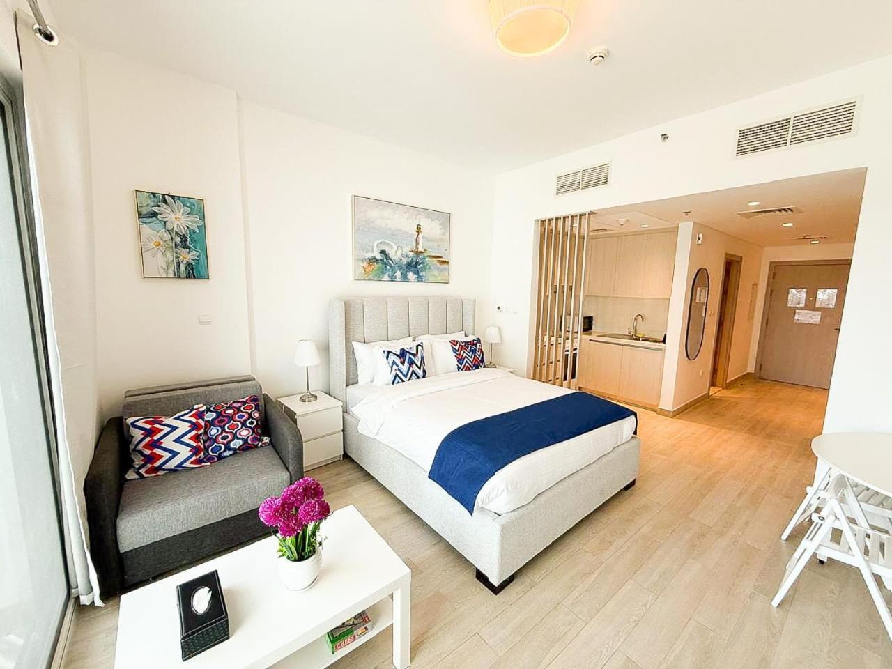 Yas Island Waters Edge Studio by Central Stay — 4-Star Luxury Hotel in Abu Dhabi, United Arab Emirates