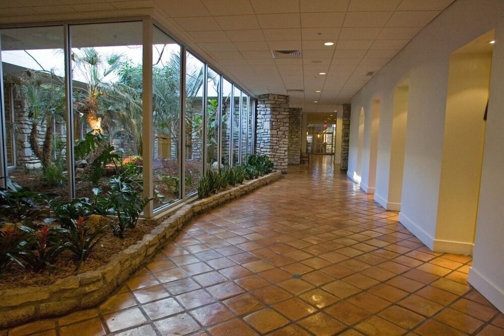 El Tropicano Riverwalk Hotel - photo 27