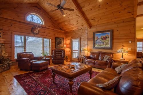 Fox Crossing - carbon neutral hotel in Banner Elk