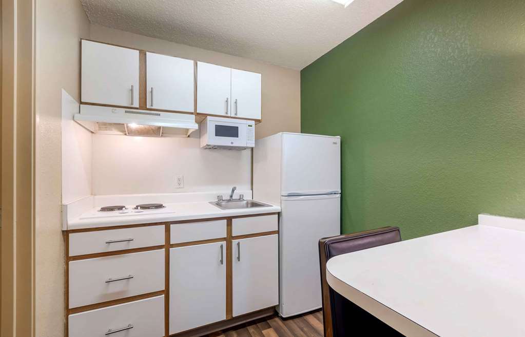 Extended Stay America Select Suites Atlanta Perimeter Hammon - photo 42