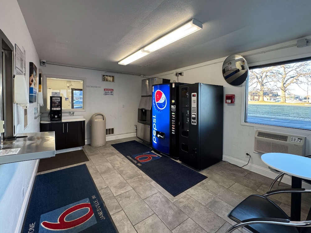 Motel 6 Janesville WI - photo 17