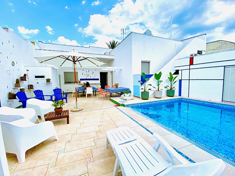 Casa Mondrian Camere con Bagno e Piscina Privata — 4-Star Luxury Hotel in Tiggiano, Italy