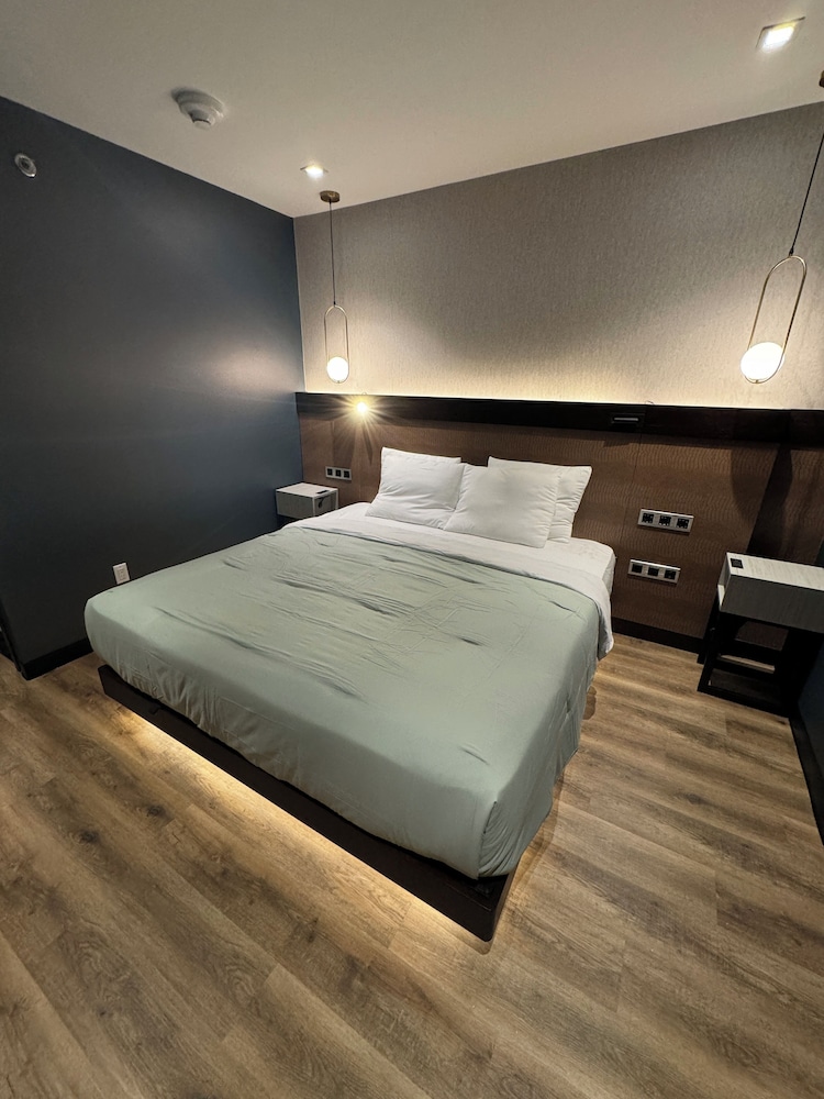 Hotel Mirage Brooklyn - photo 3