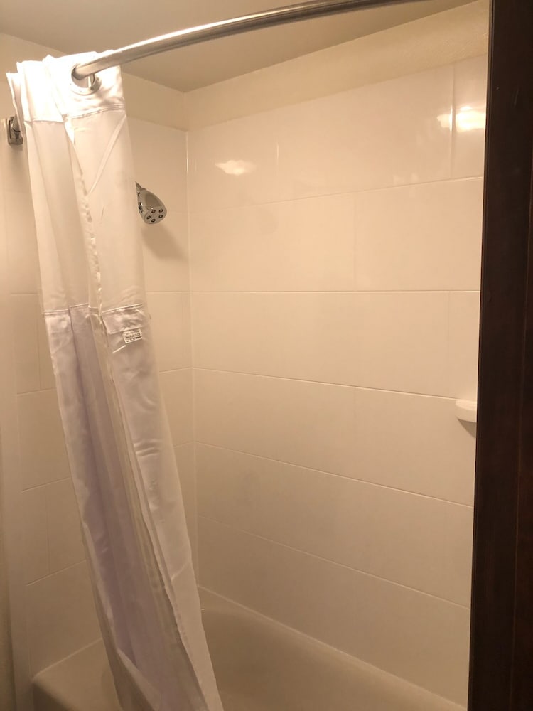 Red Lion Inn & Suites La Pine - photo 12