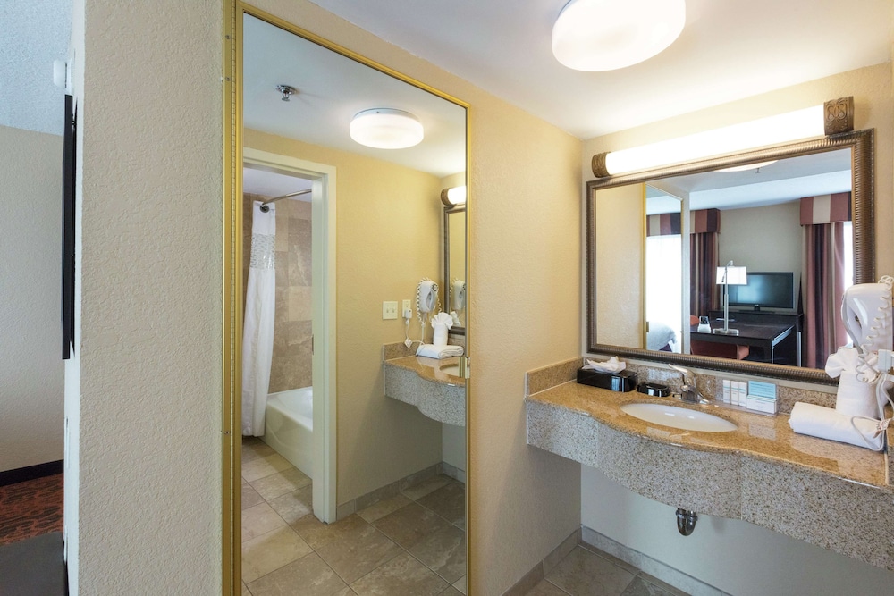 Hampton Inn Suites Jacksonville Airport - photo 34