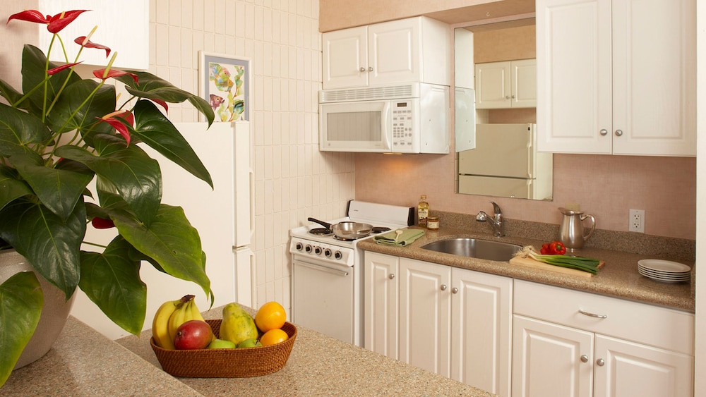 Lahaina Shores Beach Resort - photo 11